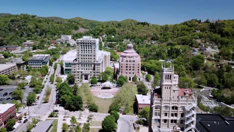Aerial-Pull-Out-Asheville-City-Hall,-Bunbombe-County-Courthouse-in-Asheville-North-Carolina,-Asheville-NC