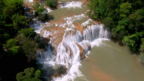 Breite-Rotierende-Drohnenaufnahme-Der-Cascadas-De-Agua-Azul-Und-Der-Wasserfälle-Am-Xanil-Fluss-In-Chiapas,-Mexiko