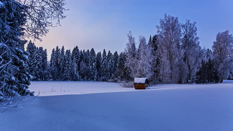 Tageskarte-Im-Zeitraffer-über-Eine-Wunderschöne-Winterlandschaft