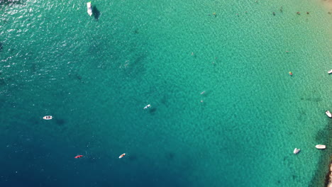 Top-Down-View-Of-Turquoise-Ocean-At-Prapratno-Beach,-Pelješac-Peninsula,-Croatia---aerial-drone-shot