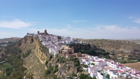AERIAL---Arcos-de-la-Frontera-in-Cadiz,-Andalusia,-Spain,-scenic-shot-forward
