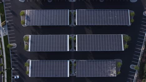 Paneles-Solares-Que-Generan-Electricidad---Vista-Aérea-De-Arriba-Hacia-Abajo