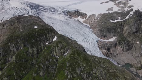 Nahaufnahme-Von-Drohnenaufnahmen-Des-Buerbreen-Gletschers-Im-Folgefonna-Nationalpark-In-Norwegen