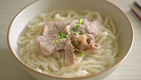 Homemade-udon-ramen-noodles-with-pork-in-clear-soup