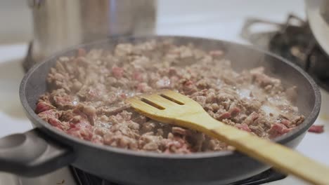Cooking-red-meat-at-home,-120fps