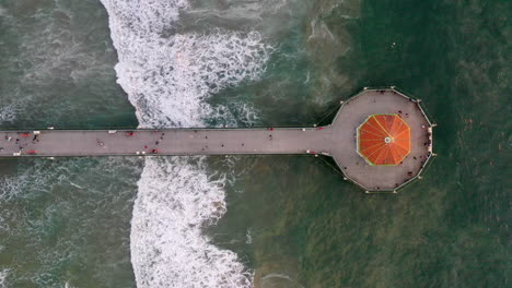 Aerial-shot-of-Manhattan-Beach,-California,-USA