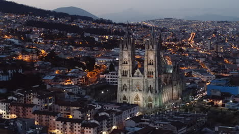 Luftaufnahme-Der-Quito-Kirche