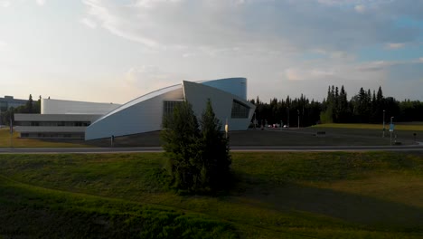 4K-Drohnenvideo-Des-Museums-Des-Nordgebäudes-Auf-Dem-Campus-Der-University-Of-Alaska-Fairbanks-2