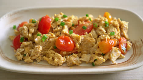 Stir-fried-tomatoes-with-egg-or-Scrambled-eggs-with-tomatoes---healthy-food-style-4