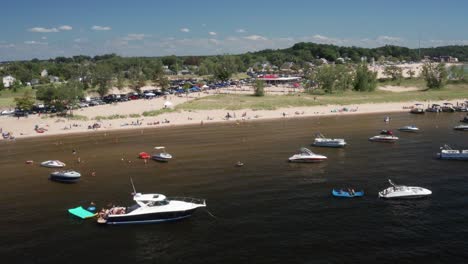 Boats-in-Lake-Michigan-in-Muskegon,-Michigan-with-drone-video-moving-forward
