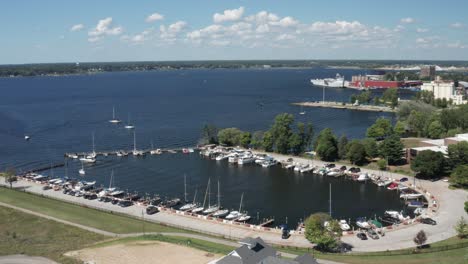 Muskegon,-Michigan-marina-with-drone-video-moving-forward-and-down