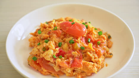 Stir-fried-tomatoes-with-egg-or-Scrambled-eggs-with-tomatoes---healthy-food-style-2