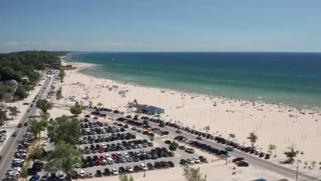 Muskegon,-Michigan-beach-on-Lake-Michigan-with-drone-video-moving-down