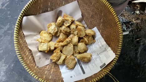 Showing-fried-tofu-like-fried-on-a-tray-and-still-warm