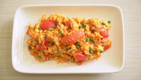 Stir-fried-tomatoes-with-egg-or-Scrambled-eggs-with-tomatoes---healthy-food-style