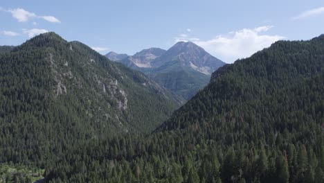 Beautiful-Wasatch-Mountains-in-American-Fork-Canyon-on-Summer-Day,-Aerial