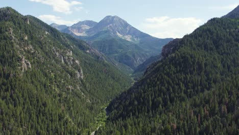 Breathtaking-Nature-Scenery-of-Utah's-Wasatch-Mountains,-Aerial-Drone-View