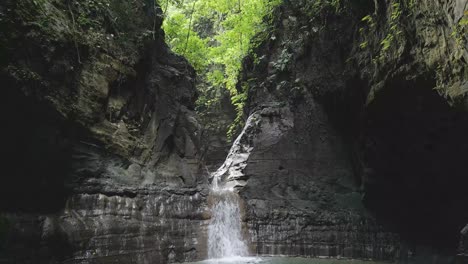 Waimarang-Wasserfälle-Insel-Sumba-Ostindonesien-15