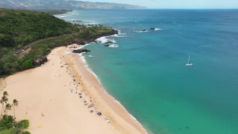 Flug-über-Den-Strand-Von-Waimea-Bay-In-Hawaii