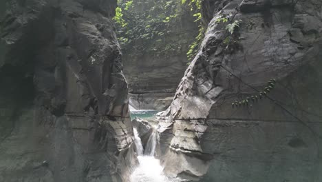 Waimarang-Wasserfälle-Insel-Sumba-Ostindonesien-10