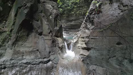 Waimarang-Wasserfälle-Insel-Sumba-Ostindonesien-9