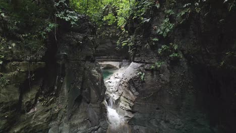 Waimarang-Wasserfälle-Insel-Sumba-Ostindonesien-6