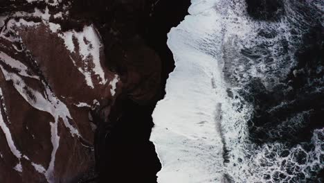 Drone-shot-for-the-coast-in-Iceland-2