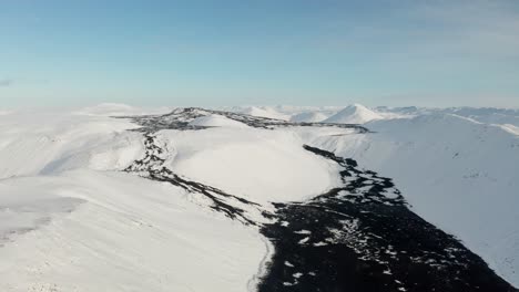 Volcán-Tranquilo-En-Islandia-En-Invierno