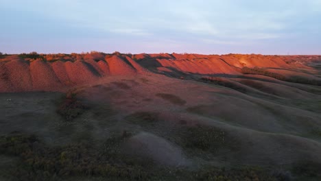 Red-evening-sun-hitting-the-tips-of-some-round-hills-in-the-Canadian-badlands