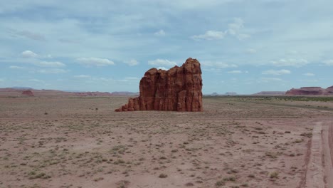 Beautiful-Standing-Natural-Rock-Formation-in-Rock-Point,-Navajo-Reservation,-Arizona---Aerial-Approach