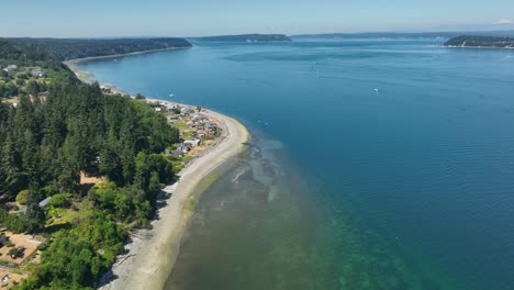 Drone-shot-of-Clinton,-WA-houses-looking-out-at-the-Puget-Sound's-vast-waters