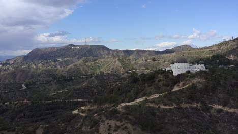 Weitwinkelluftaufnahme-Des-Griffith-observatoriums-Und-Des-Hollywood-zeichens-In-La