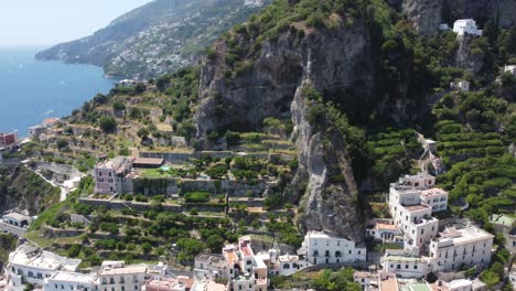 Una-Hermosa-Vista-De-Amalfi-En-La-Costa-De-Amalfi,-Italia