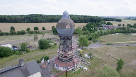 Sehenswürdigkeit-Aus-Der-Luft,-Historisches-Deutschland-Ilsede-Wasserturm-Während-Der-Restaurierung