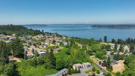 Wide-aerial-view-of-the-Clinton,-WA-neighborhoods-with-the-Puget-Sound,-Camano-Island,-and-Mount-Baker-in-the-distance