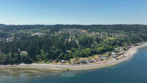 Aerial-view-of-waterfront-homes-in-Clinton,-Washington-on-Whidbey-Island