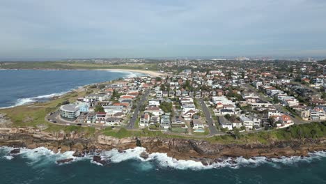 Aerial-flyover-view-of-ocean-front-luxury-properties-and-waterfront-houses-at-the-sydney-coastline