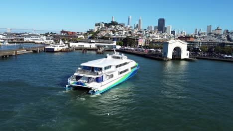 Orbit-Shot-Of-Ferry-Boat-Trip-Parking-In-Front-Of-San-Francisco-Beautiful-City,-California
