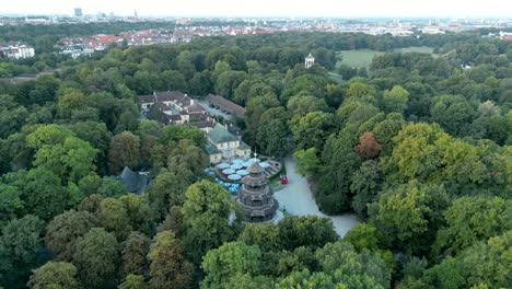 Luftaufnahme-Des-Chinesischen-Turms-Im-Münchner-Stadtpark-3