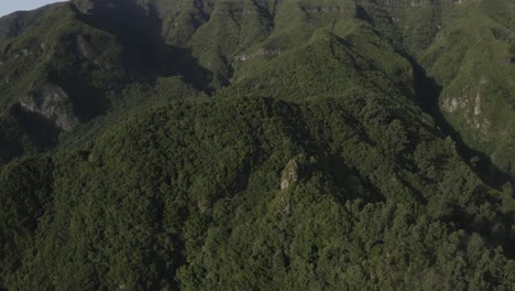 Aerial-shot-of-the-green-and-lush-peaks-of-Madeira