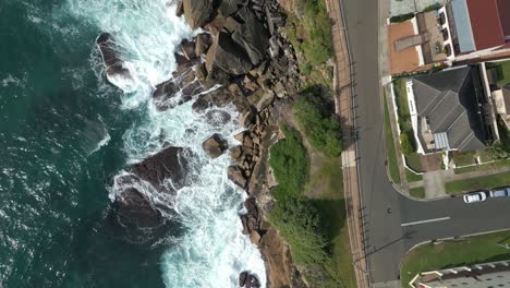 Aerial-top-down-of-cliff-edge-waterfront-neighborhood-houses-in-Sydney