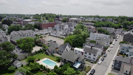 Aerial-view-over-a-residential-area-in-the-townscape-of-sunny-Plymouth,-USA