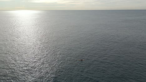 Angeln-Kajak,-Ozean-Und-Sonnenaufgang-Sonnenuntergang-Horizont