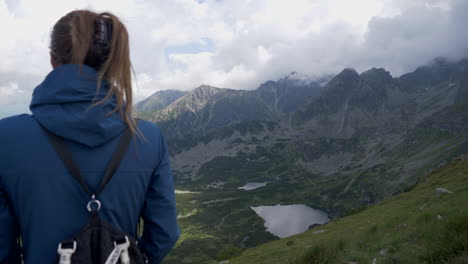 Woman-enjoying-the-scenery-of-the-tatra-mountains-including-its-wonderful-lakes