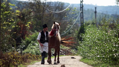 Romanian-in-traditional-costume-walks-next-to-the-horse-2