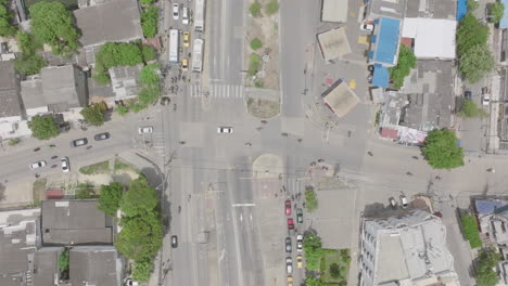 Wide-top-down-aerial-footage-of-a-large-intersection-with-traffic-in-Cartagena,-Colombia