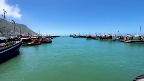 Barcos-De-Pesca-En-El-Puerto-2