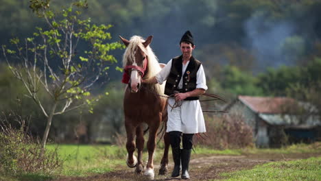 Romanian-in-traditional-costume-walks-next-to-the-horse-3