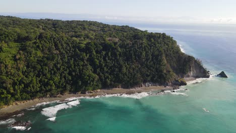 Slow-aerial-view-of-the-side-of-an-ocean-cliff-in-Osa-Peninsula,-Costa-Rica