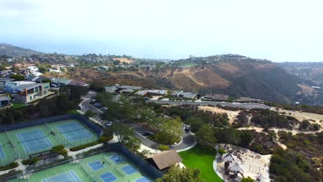 Aerial-View,-Top-of-the-World-Park,-Laguna-Heights,-Laguna-Beach-CA-USA-With-Pacific-Ocean-in-Misty-Horizon,-Drone-Shot